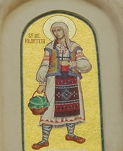 Sfanta Filofteia in costum national1