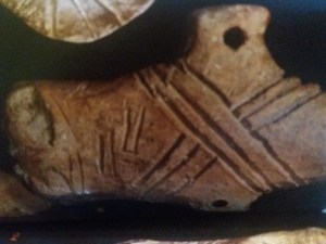 Scrierea neolitica dunareana. Simbol banda in cruce